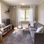 Stor Innbydende Med 4 Soverom Og Sentral Beliggenhet נוטודן