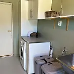 Stor Innbydende Med 4 Soverom Og Sentral Beliggenhet * נוטודן
