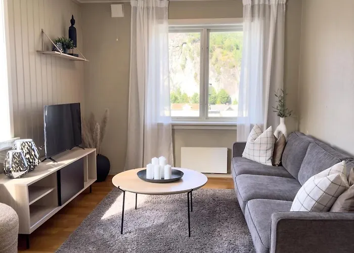 Stor Innbydende Med 4 Soverom Og Sentral Beliggenhet Notodden