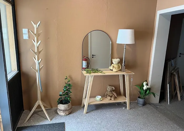 Stor Innbydende Med 4 Soverom Og Sentral Beliggenhet *