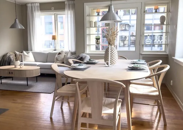 Stor Innbydende Med 4 Soverom Og Sentral Beliggenhet Appartamento