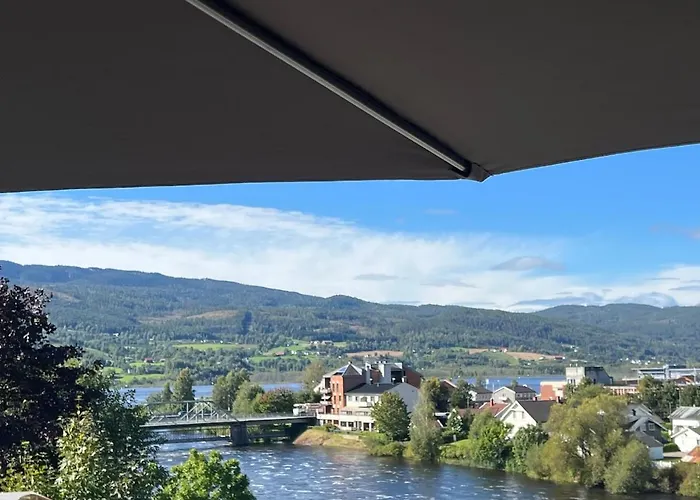 Stor Innbydende Med 4 Soverom Og Sentral Beliggenhet Appartamento *