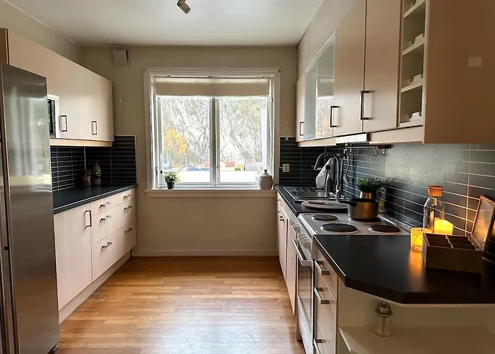 Stor Innbydende Med 4 Soverom Og Sentral Beliggenhet Appartamento