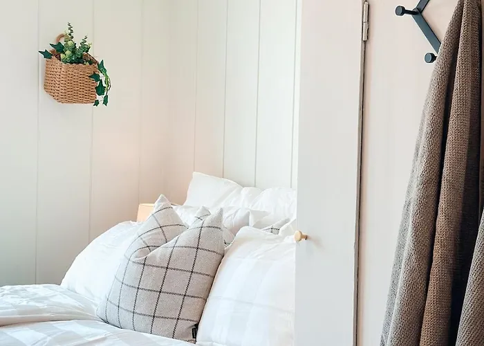 Stor Innbydende Med 4 Soverom Og Sentral Beliggenhet * Notodden
