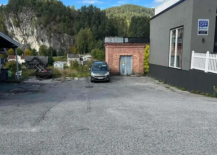 Stor Innbydende Med 4 Soverom Og Sentral Beliggenhet Notodden