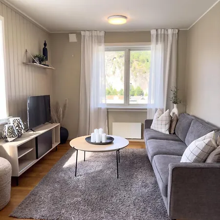 Stor Innbydende Med 4 Soverom Og Sentral Beliggenhet 诺托登